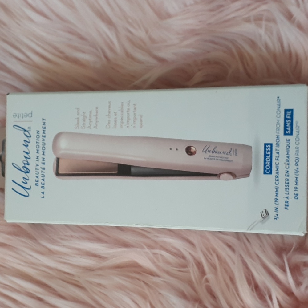 Brand New CONAIR UNBOUND PETITE Flat Iron- 3/4"